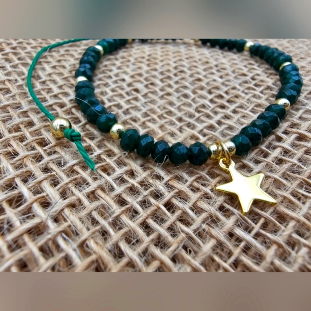 Emerald Beaded Bracelet with Gold Star Charm Slide Closure. 7-9in